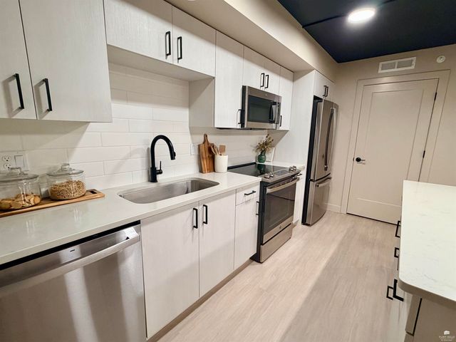 1700 N Manhattan, Unit 202 Avenue, Manhattan, KS 66502