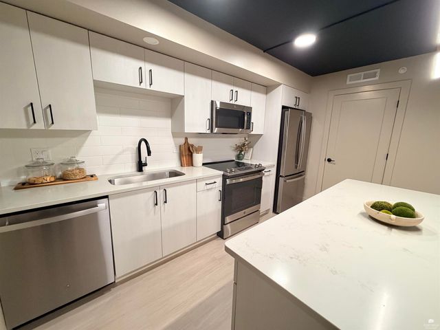 1700 N Manhattan, Unit 202 Avenue, Manhattan, KS 66502
