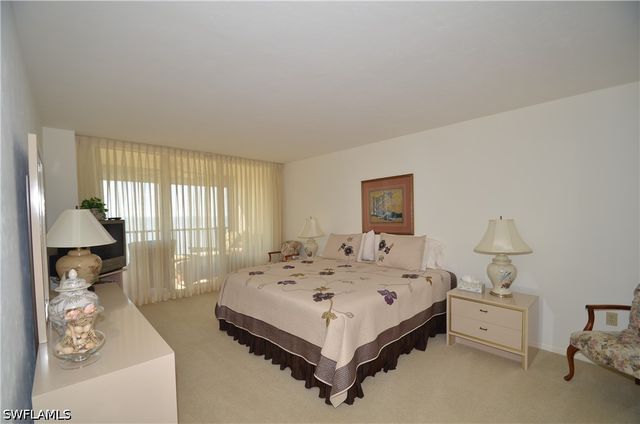 10951 GULFSHORE DR 504, Naples, FL 34108