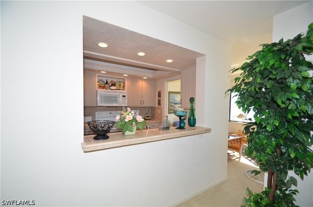10951 GULFSHORE DR 504, Naples, FL 34108