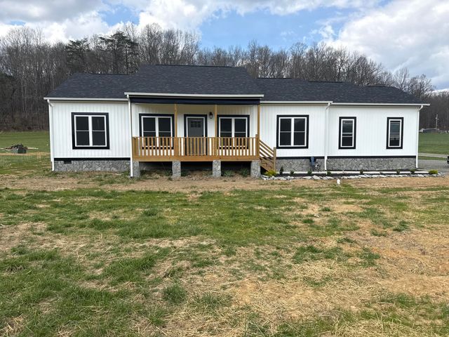 3086 Haymakertown RD, Troutville, VA 24175