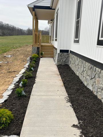 3086 Haymakertown RD, Troutville, VA 24175