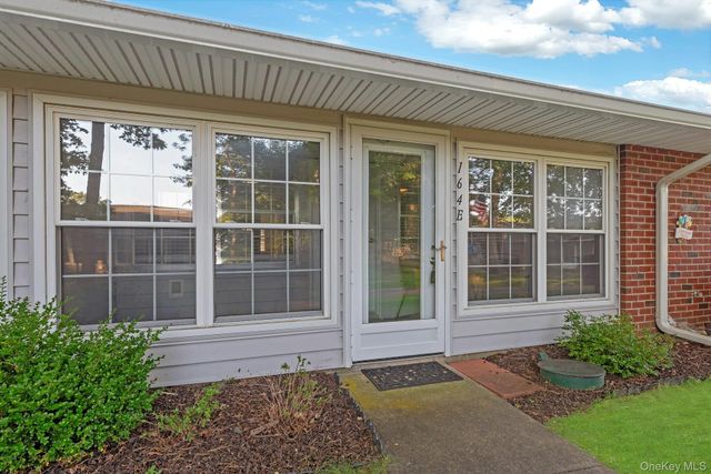 164 Falmouth Court E, Ridge, NY 11961