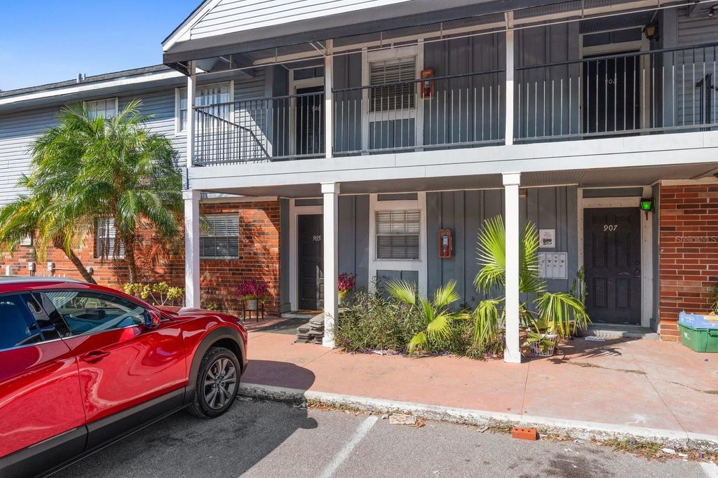 200 COUNTRY CLUB DRIVE 906, Largo, FL 33771