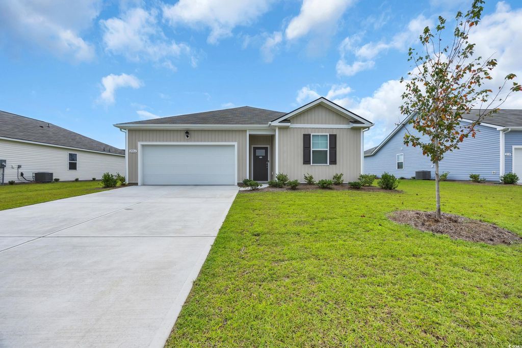 206 Carver Willow Dr., Loris, SC 29569
