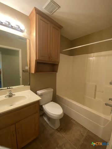 816 Twin Oaks Drive B, Temple, TX 76504