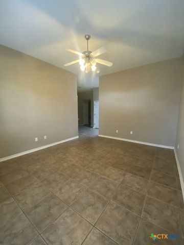 816 Twin Oaks Drive B, Temple, TX 76504