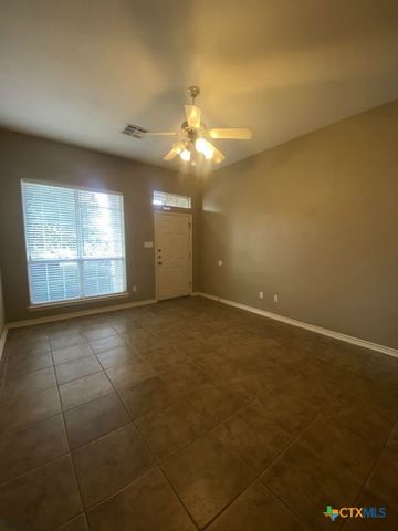 816 Twin Oaks Drive B, Temple, TX 76504