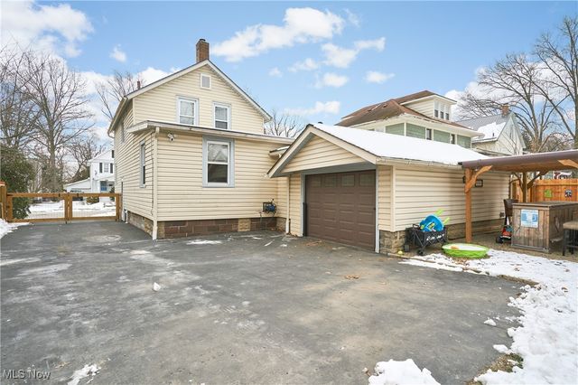 1840 6th Street, Cuyahoga Falls, OH 44221