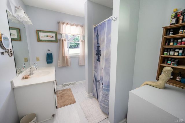 3105 Horseshoe Road, Appomattox, VA 24522