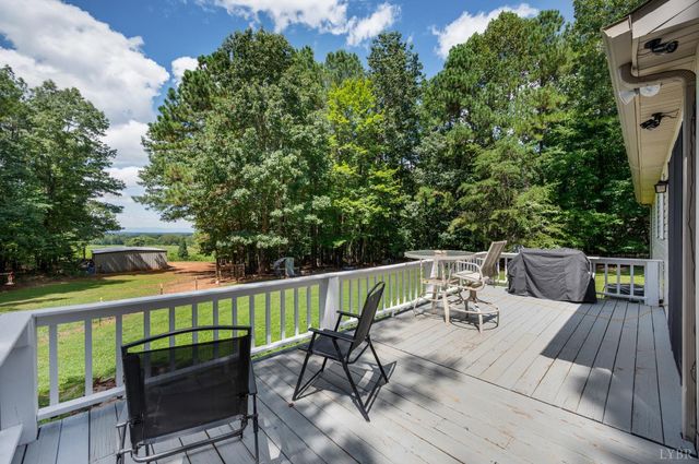 3105 Horseshoe Road, Appomattox, VA 24522