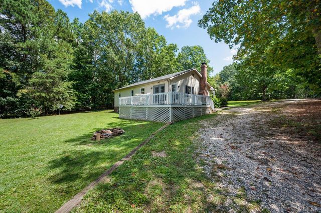 3105 Horseshoe Road, Appomattox, VA 24522