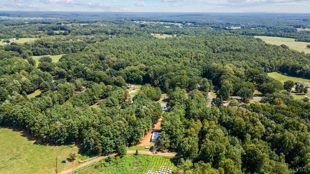 3105 Horseshoe Road, Appomattox, VA 24522