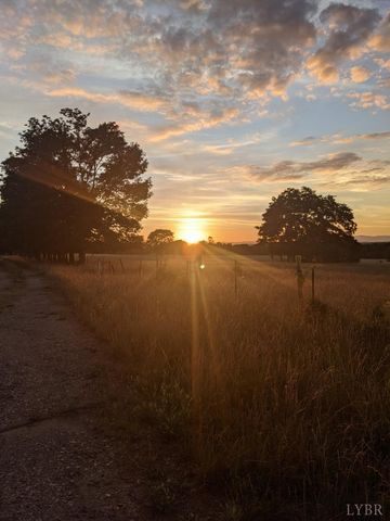 3105 Horseshoe Road, Appomattox, VA 24522