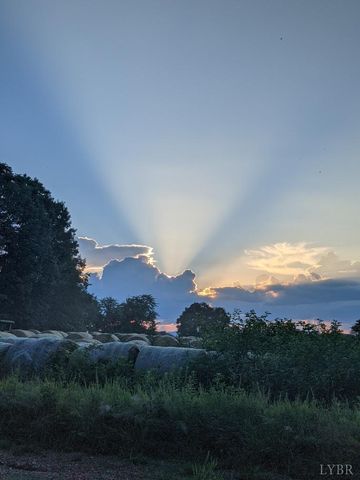 3105 Horseshoe Road, Appomattox, VA 24522