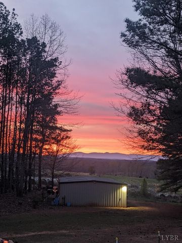 3105 Horseshoe Road, Appomattox, VA 24522