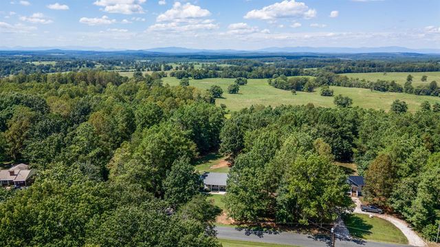 3105 Horseshoe Road, Appomattox, VA 24522