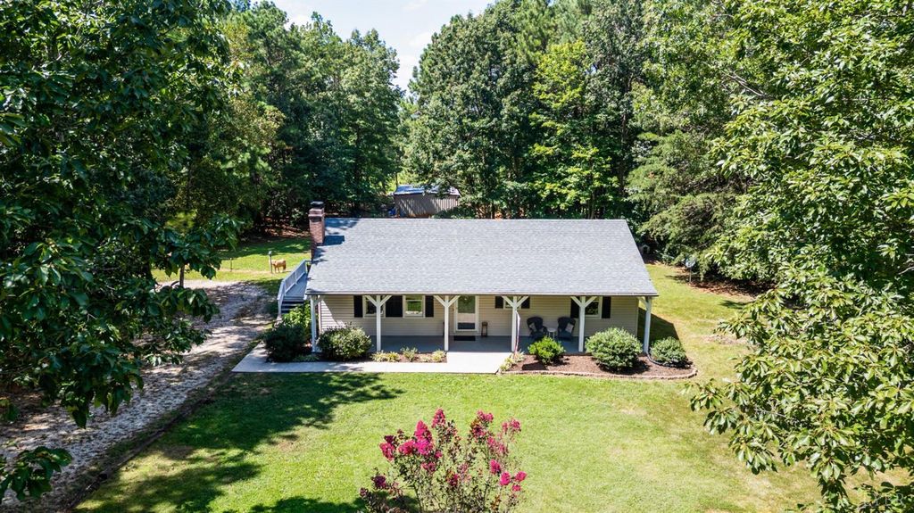 3105 Horseshoe Road, Appomattox, VA 24522
