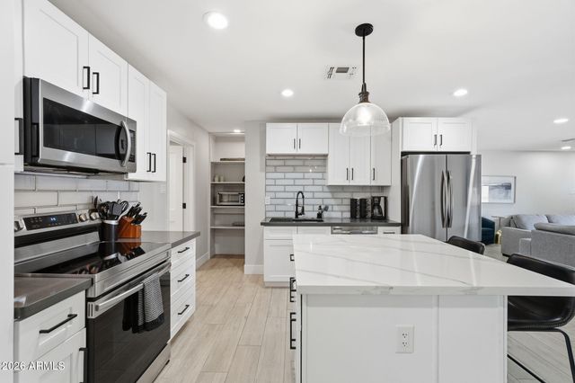 6413 E PARKVIEW Drive, Scottsdale, AZ 85257