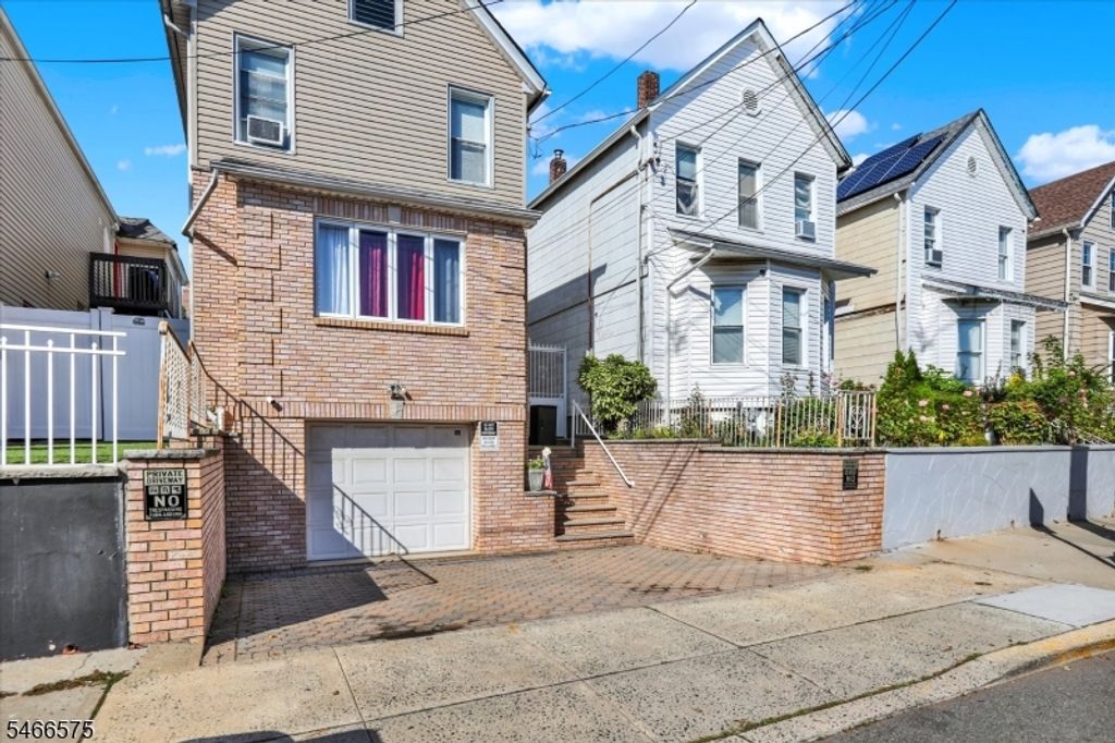 457 Maple Ave, Elizabeth City, NJ 07202 — photo 2