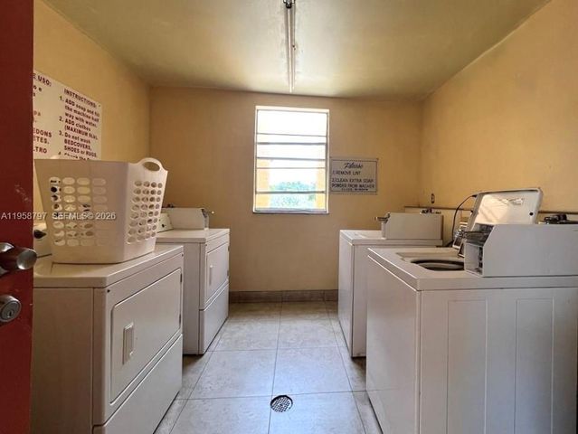 4334 NW 9th Ave 9-1B, Deerfield Beach, FL 33064