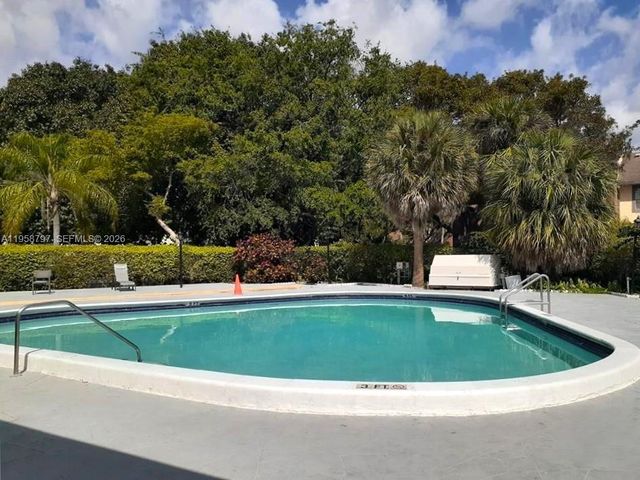 4334 NW 9th Ave 9-1B, Deerfield Beach, FL 33064