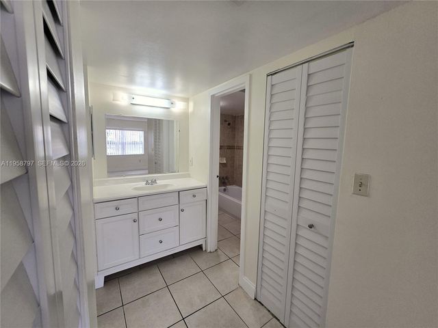 4334 NW 9th Ave 9-1B, Deerfield Beach, FL 33064