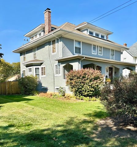 808 N Spring Street 808, Elgin, IL 60120