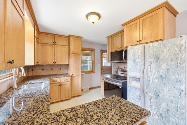 1951 Fremont Avenue E, Saint Paul, MN 55119