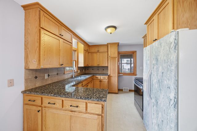 1951 Fremont Avenue E, Saint Paul, MN 55119