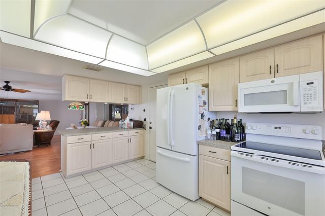 2611 LANCASTER DRIVE 33, Sun City Center, FL 33573