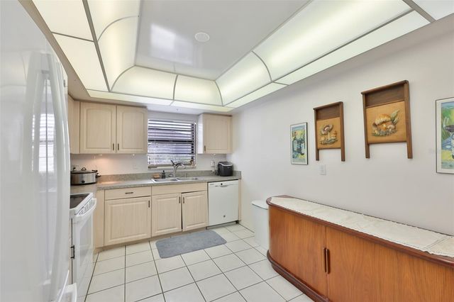 2611 LANCASTER DRIVE 33, Sun City Center, FL 33573