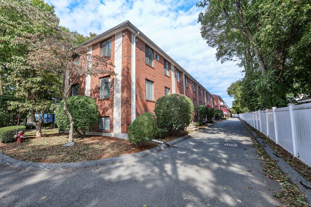 3 Richardson St. B4, Wakefield, MA 01880