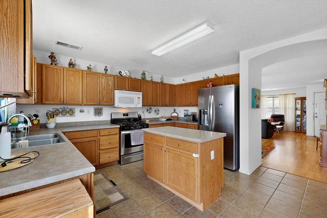 10400 GRIFFON Drive NW, Albuquerque, NM 87114