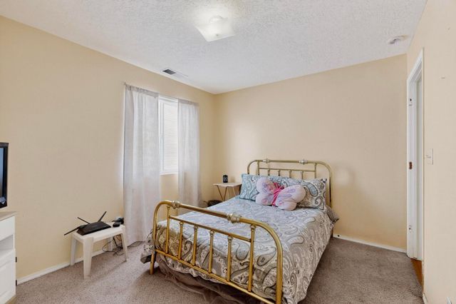10400 GRIFFON Drive NW, Albuquerque, NM 87114