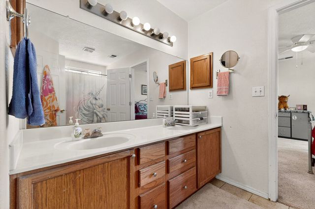 10400 GRIFFON Drive NW, Albuquerque, NM 87114