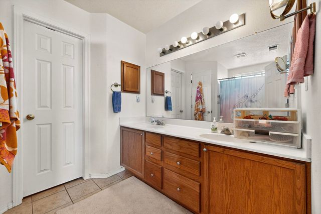 10400 GRIFFON Drive NW, Albuquerque, NM 87114