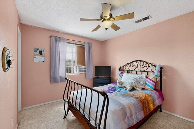 10400 GRIFFON Drive NW, Albuquerque, NM 87114