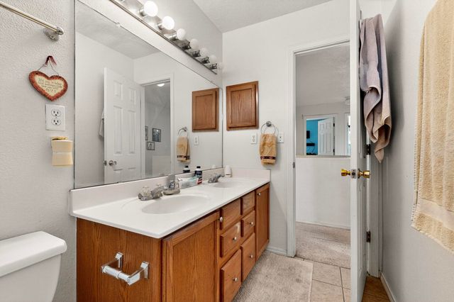 10400 GRIFFON Drive NW, Albuquerque, NM 87114