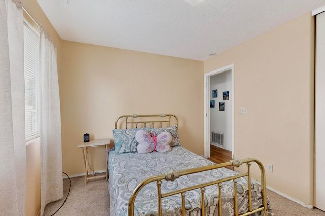 10400 GRIFFON Drive NW, Albuquerque, NM 87114