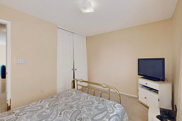 10400 GRIFFON Drive NW, Albuquerque, NM 87114