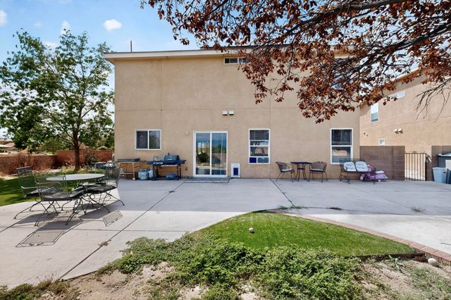 10400 GRIFFON Drive NW, Albuquerque, NM 87114