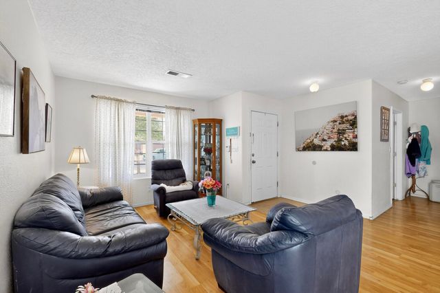 10400 GRIFFON Drive NW, Albuquerque, NM 87114