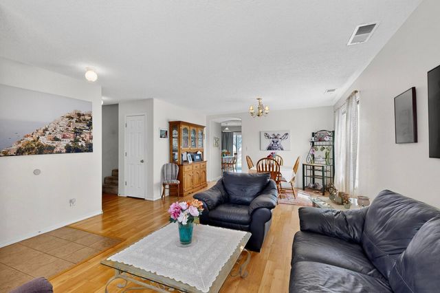 10400 GRIFFON Drive NW, Albuquerque, NM 87114