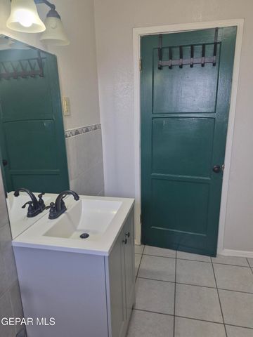 3915 Mobile Avenue 3, El Paso, TX 79930