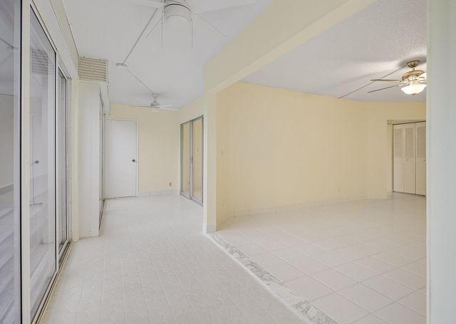 3810 Via Poinciana 404, Greenacres, FL 33467