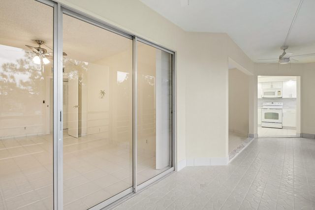 3810 Via Poinciana 404, Greenacres, FL 33467