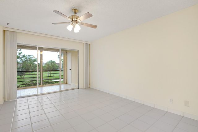 3810 Via Poinciana 404, Greenacres, FL 33467