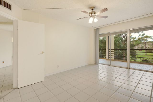 3810 Via Poinciana 404, Greenacres, FL 33467