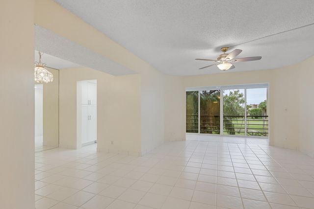 3810 Via Poinciana 404, Greenacres, FL 33467
